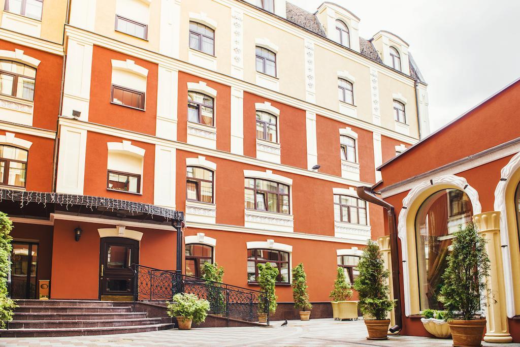 Optima Collection Podil Plaza Hotel Kyiv Exterior photo